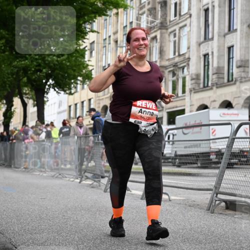 14.06.2026 - REWE Women's Run J. Mangold http://msf.ph/oto/9765288 14.06.2026 11:17:30 Ziel 5577 meine-sportfotos.de