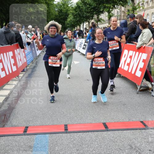 14.06.2026 - REWE Women's Run Strokosch-Dieckow http://msf.ph/oto/9765299 14.06.2026 11:02:24 Ziel 5027, 5049, 5192, 5261, 5310, 5511, 5514, 5561, 5608, 5685, 5689, 5882, 5932, 6060 meine-sportfotos.de