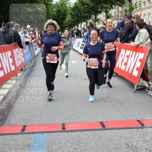 14.06.2026 - REWE Women's Run Strokosch-Dieckow http://msf.ph/oto/9765308 14.06.2026 11:02:24 Ziel 5027, 5049, 5192, 5261, 5310, 5511, 5514, 5561, 5608, 5685, 5689, 5882, 5932, 6060 meine-sportfotos.de