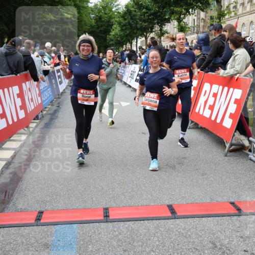 14.06.2026 - REWE Women's Run Strokosch-Dieckow http://msf.ph/oto/9765318 14.06.2026 11:02:24 Ziel 5027, 5049, 5192, 5261, 5310, 5511, 5514, 5561, 5608, 5685, 5689, 5882, 5932, 6060 meine-sportfotos.de