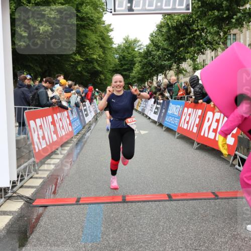 14.06.2026 - REWE Women's Run Strokosch-Dieckow http://msf.ph/oto/9765320 14.06.2026 09:51:49 Ziel 10589, 10604, 10925, 10999, 11244 meine-sportfotos.de