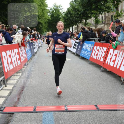 14.06.2026 - REWE Women's Run Strokosch-Dieckow http://msf.ph/oto/9765321 14.06.2026 10:57:11 Ziel 5074, 5209, 5218, 5500, 5552, 5640, 5804, 5872, 5964 meine-sportfotos.de