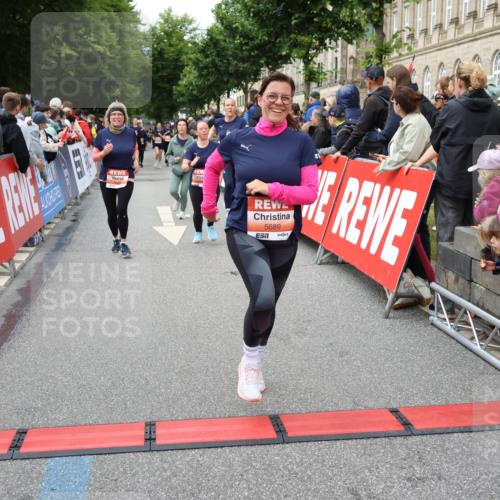 14.06.2026 - REWE Women's Run Strokosch-Dieckow http://msf.ph/oto/9765338 14.06.2026 11:02:23 Ziel 5027, 5049, 5192, 5261, 5310, 5511, 5514, 5561, 5601, 5608, 5685, 5689, 5882, 5932, 6060 meine-sportfotos.de