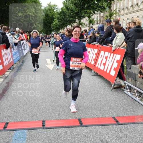 14.06.2026 - REWE Women's Run Strokosch-Dieckow http://msf.ph/oto/9765354 14.06.2026 11:02:22 Ziel 5027, 5049, 5192, 5261, 5310, 5511, 5514, 5561, 5601, 5608, 5685, 5689, 5882, 6060 meine-sportfotos.de