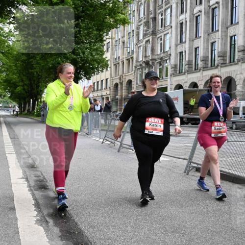 14.06.2026 - REWE Women's Run J. Mangold http://msf.ph/oto/9765375 14.06.2026 11:26:12 Ziel 5562 meine-sportfotos.de