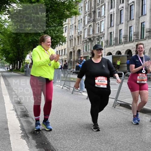 14.06.2026 - REWE Women's Run J. Mangold http://msf.ph/oto/9765377 14.06.2026 11:26:12 Ziel 5562 meine-sportfotos.de