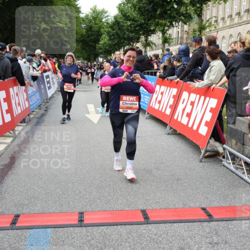 14.06.2026 - REWE Women's Run Strokosch-Dieckow http://msf.ph/oto/9765385 14.06.2026 11:02:22 Ziel 5027, 5049, 5192, 5261, 5310, 5511, 5514, 5561, 5601, 5608, 5685, 5689, 5882, 6060 meine-sportfotos.de