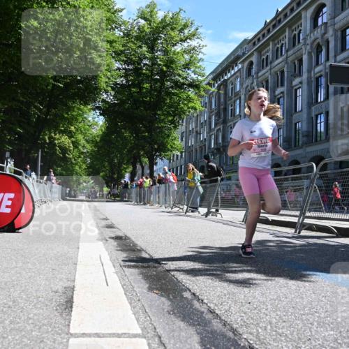 14.06.2026 - REWE Women's Run J. Mangold http://msf.ph/oto/9765393 14.06.2026 11:36:01 Ziel 169, 237, 263, 307 meine-sportfotos.de