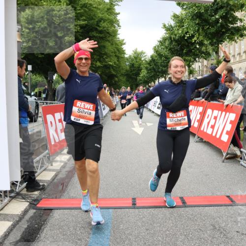 14.06.2026 - REWE Women's Run Strokosch-Dieckow http://msf.ph/oto/9765394 14.06.2026 11:02:20 Ziel 5027, 5049, 5192, 5310, 5511, 5514, 5561, 5601, 5608, 5685, 5689, 5865, 5882, 6060 meine-sportfotos.de