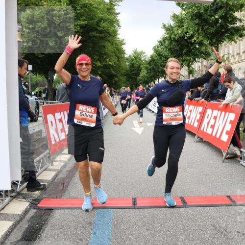14.06.2026 - REWE Women's Run Strokosch-Dieckow http://msf.ph/oto/9765402 14.06.2026 11:02:20 Ziel 5027, 5049, 5192, 5310, 5511, 5514, 5561, 5601, 5608, 5685, 5689, 5865, 5882, 6060 meine-sportfotos.de