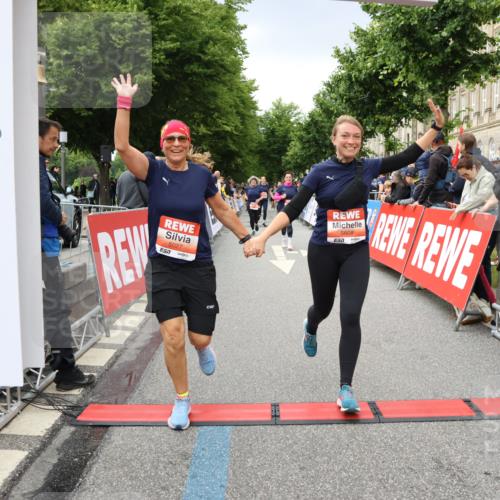 14.06.2026 - REWE Women's Run Strokosch-Dieckow http://msf.ph/oto/9765410 14.06.2026 11:02:20 Ziel 5027, 5049, 5192, 5310, 5511, 5514, 5561, 5601, 5608, 5685, 5689, 5865, 5882, 6060 meine-sportfotos.de