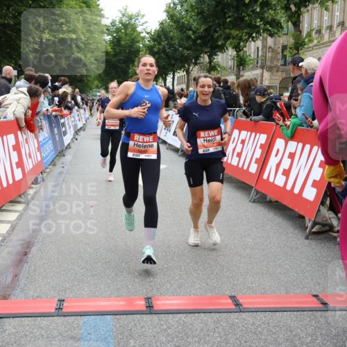 14.06.2026 - REWE Women's Run Strokosch-Dieckow http://msf.ph/oto/9765420 14.06.2026 10:57:09 Ziel 5021, 5074, 5209, 5218, 5552, 5640, 5804, 5964 meine-sportfotos.de