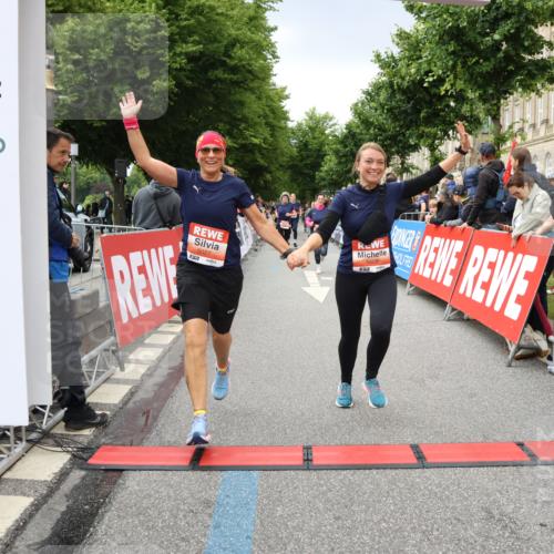 14.06.2026 - REWE Women's Run Strokosch-Dieckow http://msf.ph/oto/9765427 14.06.2026 11:02:19 Ziel 5027, 5049, 5121, 5310, 5456, 5514, 5561, 5601, 5608, 5610, 5689, 5865, 5882, 5992, 6060 meine-sportfotos.de