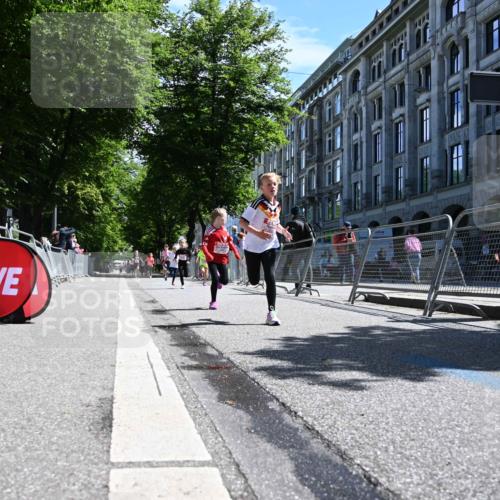 14.06.2026 - REWE Women's Run J. Mangold http://msf.ph/oto/9765431 14.06.2026 11:36:16 Ziel 133, 138, 187, 256, 301, 309, 312, 346 meine-sportfotos.de