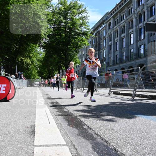 14.06.2026 - REWE Women's Run J. Mangold http://msf.ph/oto/9765433 14.06.2026 11:36:16 Ziel 133, 138, 187, 256, 301, 309, 312, 346 meine-sportfotos.de