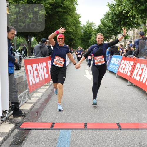 14.06.2026 - REWE Women's Run Strokosch-Dieckow http://msf.ph/oto/9765465 14.06.2026 11:02:19 Ziel 5027, 5049, 5121, 5310, 5456, 5514, 5561, 5601, 5608, 5610, 5689, 5865, 5882, 5992, 6060 meine-sportfotos.de