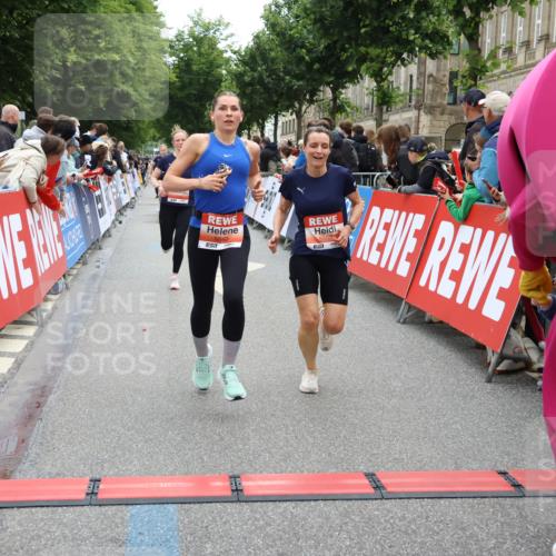 14.06.2026 - REWE Women's Run Strokosch-Dieckow http://msf.ph/oto/9765474 14.06.2026 10:57:09 Ziel 5021, 5074, 5209, 5218, 5552, 5640, 5804, 5964 meine-sportfotos.de
