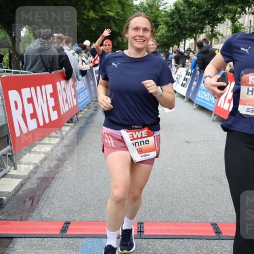 14.06.2026 - REWE Women's Run Strokosch-Dieckow http://msf.ph/oto/9765480 14.06.2026 11:02:18 Ziel 5027, 5049, 5121, 5310, 5456, 5514, 5561, 5601, 5608, 5610, 5865, 5882, 5992, 6060 meine-sportfotos.de