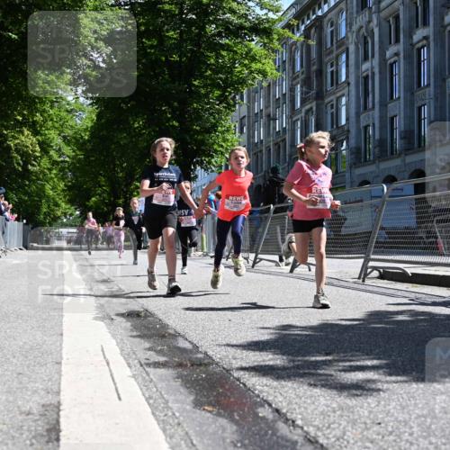 14.06.2026 - REWE Women's Run J. Mangold http://msf.ph/oto/9765482 14.06.2026 11:36:22 Ziel 133, 137, 138, 157, 163, 182, 187, 205, 211, 256, 301, 309, 330, 368 meine-sportfotos.de