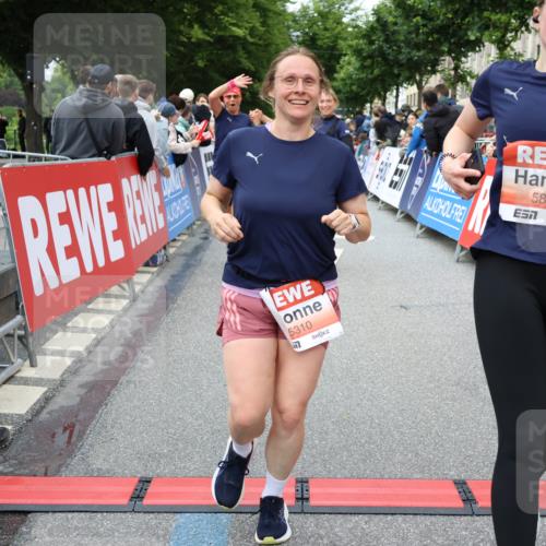 14.06.2026 - REWE Women's Run Strokosch-Dieckow http://msf.ph/oto/9765486 14.06.2026 11:02:18 Ziel 5027, 5049, 5121, 5310, 5456, 5514, 5561, 5601, 5608, 5610, 5865, 5882, 5992, 6060 meine-sportfotos.de
