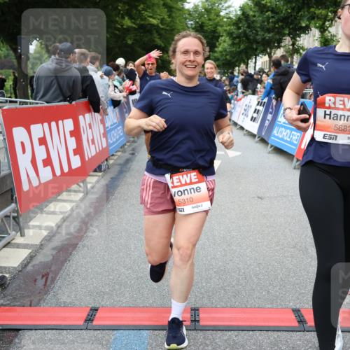 14.06.2026 - REWE Women's Run Strokosch-Dieckow http://msf.ph/oto/9765493 14.06.2026 11:02:18 Ziel 5027, 5049, 5121, 5310, 5456, 5514, 5561, 5601, 5608, 5610, 5865, 5882, 5992, 6060 meine-sportfotos.de