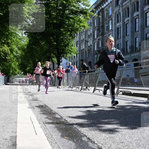 14.06.2026 - REWE Women's Run J. Mangold http://msf.ph/oto/9765513 14.06.2026 11:36:25 Ziel 137, 157, 163, 182, 184, 187, 205, 211, 301, 309, 330, 368, 370 meine-sportfotos.de