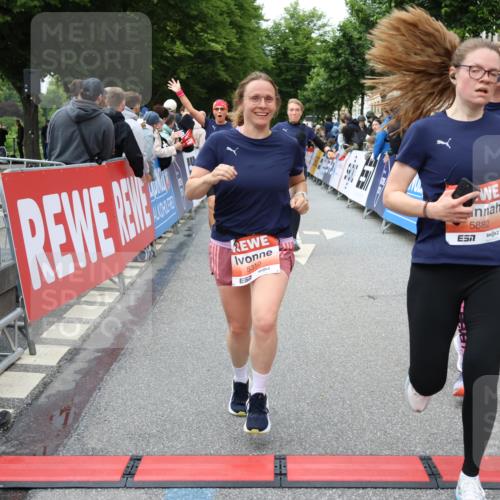 14.06.2026 - REWE Women's Run Strokosch-Dieckow http://msf.ph/oto/9765519 14.06.2026 11:02:18 Ziel 5027, 5049, 5121, 5310, 5456, 5514, 5561, 5601, 5608, 5610, 5865, 5882, 5992, 6060 meine-sportfotos.de