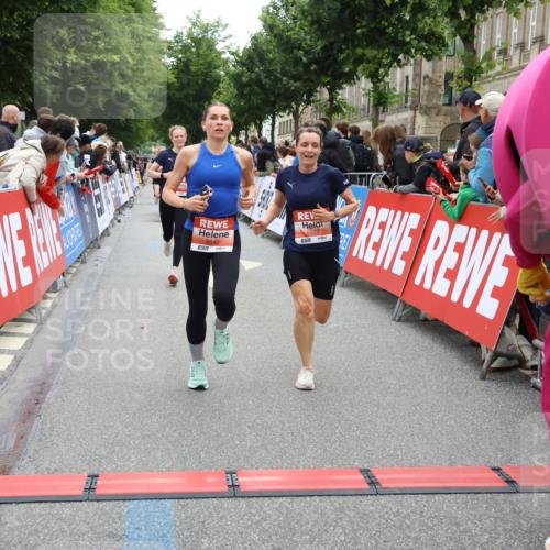 14.06.2026 - REWE Women's Run Strokosch-Dieckow http://msf.ph/oto/9765530 14.06.2026 10:57:09 Ziel 5021, 5074, 5209, 5218, 5552, 5640, 5804, 5964 meine-sportfotos.de