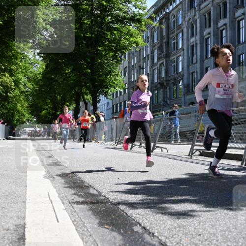 14.06.2026 - REWE Women's Run J. Mangold http://msf.ph/oto/9765536 14.06.2026 11:36:29 Ziel 137, 157, 158, 163, 182, 184, 204, 205, 330, 367, 370 meine-sportfotos.de