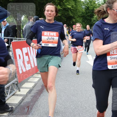 14.06.2026 - REWE Women's Run Strokosch-Dieckow http://msf.ph/oto/9765537 14.06.2026 11:02:16 Ziel 5027, 5049, 5121, 5170, 5310, 5410, 5456, 5514, 5546, 5561, 5601, 5607, 5608, 5609, 5610, 5865, 5882, 5992, 6060 meine-sportfotos.de