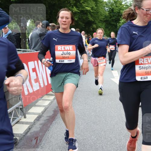 14.06.2026 - REWE Women's Run Strokosch-Dieckow http://msf.ph/oto/9765544 14.06.2026 11:02:16 Ziel 5027, 5049, 5121, 5170, 5310, 5410, 5456, 5514, 5546, 5561, 5601, 5607, 5608, 5609, 5610, 5865, 5882, 5992, 6060 meine-sportfotos.de