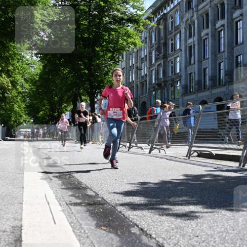 14.06.2026 - REWE Women's Run J. Mangold http://msf.ph/oto/9765554 14.06.2026 11:36:31 Ziel 158, 182, 184, 193, 204, 205, 354, 367, 370 meine-sportfotos.de