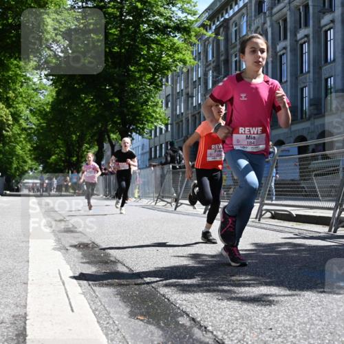14.06.2026 - REWE Women's Run J. Mangold http://msf.ph/oto/9765560 14.06.2026 11:36:32 Ziel 158, 168, 182, 184, 193, 204, 205, 354, 359, 367, 370 meine-sportfotos.de