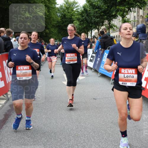 14.06.2026 - REWE Women's Run Strokosch-Dieckow http://msf.ph/oto/9765562 14.06.2026 11:02:15 Ziel 5027, 5049, 5121, 5170, 5310, 5343, 5410, 5456, 5514, 5546, 5561, 5601, 5607, 5608, 5609, 5610, 5853, 5865, 5882, 5992, 6060 meine-sportfotos.de