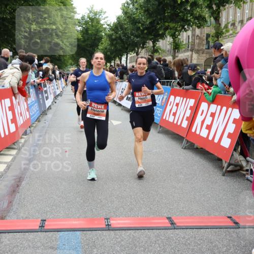 14.06.2026 - REWE Women's Run Strokosch-Dieckow http://msf.ph/oto/9765574 14.06.2026 10:57:09 Ziel 5021, 5074, 5209, 5218, 5552, 5640, 5804, 5964 meine-sportfotos.de
