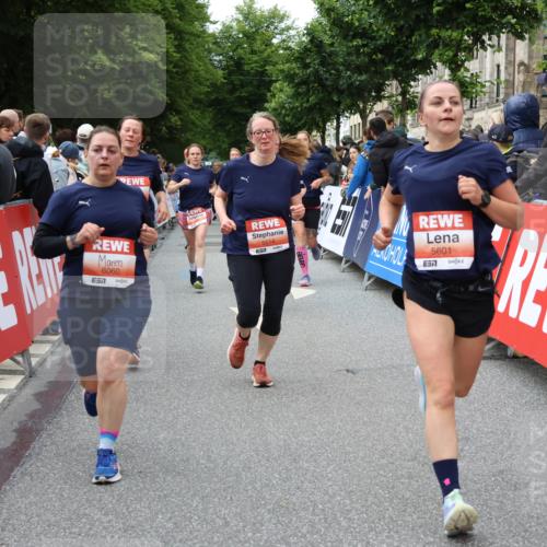 14.06.2026 - REWE Women's Run Strokosch-Dieckow http://msf.ph/oto/9765581 14.06.2026 11:02:15 Ziel 5027, 5049, 5121, 5170, 5310, 5343, 5410, 5456, 5514, 5546, 5561, 5601, 5607, 5608, 5609, 5610, 5853, 5865, 5882, 5992, 6060 meine-sportfotos.de