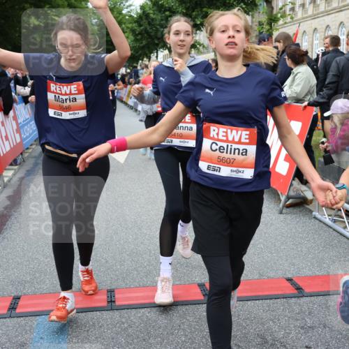 14.06.2026 - REWE Women's Run Strokosch-Dieckow http://msf.ph/oto/9765657 14.06.2026 11:02:09 Ziel 5092, 5121, 5141, 5160, 5170, 5194, 5343, 5398, 5410, 5456, 5518, 5520, 5546, 5586, 5607, 5609, 5610, 5641, 5659, 5853, 5865, 5917, 5992 meine-sportfotos.de