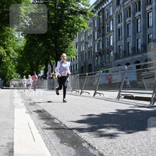 14.06.2026 - REWE Women's Run J. Mangold http://msf.ph/oto/9765662 14.06.2026 11:36:42 Ziel 116, 136, 149, 168, 235, 251, 313, 359, 363 meine-sportfotos.de
