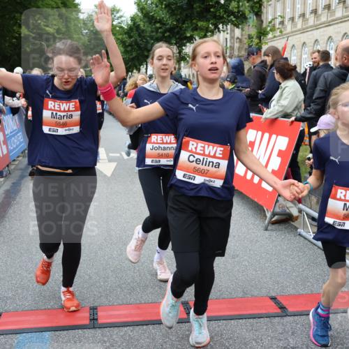 14.06.2026 - REWE Women's Run Strokosch-Dieckow http://msf.ph/oto/9765671 14.06.2026 11:02:09 Ziel 5092, 5121, 5141, 5160, 5170, 5194, 5343, 5398, 5410, 5456, 5518, 5520, 5546, 5586, 5607, 5609, 5610, 5641, 5659, 5853, 5865, 5917, 5992 meine-sportfotos.de