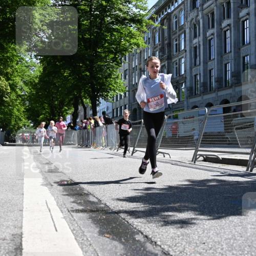 14.06.2026 - REWE Women's Run J. Mangold http://msf.ph/oto/9765676 14.06.2026 11:36:43 Ziel 116, 136, 149, 235, 251, 277, 313, 363 meine-sportfotos.de