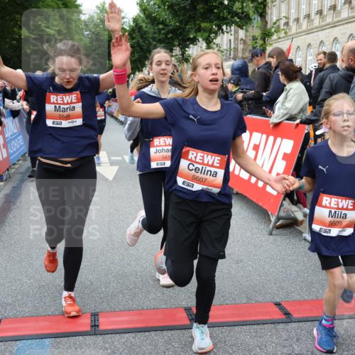 14.06.2026 - REWE Women's Run Strokosch-Dieckow http://msf.ph/oto/9765678 14.06.2026 11:02:09 Ziel 5092, 5121, 5141, 5160, 5170, 5194, 5343, 5398, 5410, 5456, 5518, 5520, 5546, 5586, 5607, 5609, 5610, 5641, 5659, 5853, 5865, 5917, 5992 meine-sportfotos.de