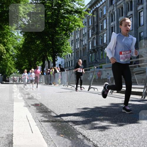14.06.2026 - REWE Women's Run J. Mangold http://msf.ph/oto/9765682 14.06.2026 11:36:43 Ziel 116, 136, 149, 235, 251, 277, 313, 363 meine-sportfotos.de