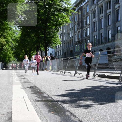 14.06.2026 - REWE Women's Run J. Mangold http://msf.ph/oto/9765689 14.06.2026 11:36:44 Ziel 116, 136, 149, 235, 251, 277, 313, 355, 363 meine-sportfotos.de