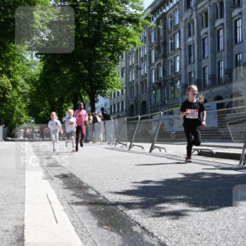 14.06.2026 - REWE Women's Run J. Mangold http://msf.ph/oto/9765692 14.06.2026 11:36:44 Ziel 116, 136, 149, 235, 251, 277, 313, 355, 363 meine-sportfotos.de