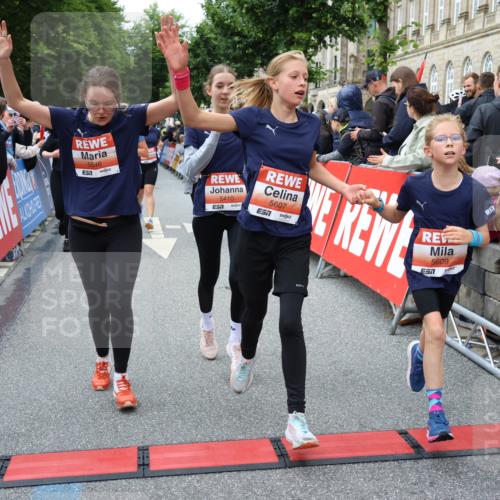 14.06.2026 - REWE Women's Run Strokosch-Dieckow http://msf.ph/oto/9765701 14.06.2026 11:02:09 Ziel 5092, 5121, 5141, 5160, 5170, 5194, 5343, 5398, 5410, 5456, 5518, 5520, 5546, 5586, 5607, 5609, 5610, 5641, 5659, 5853, 5865, 5917, 5992 meine-sportfotos.de