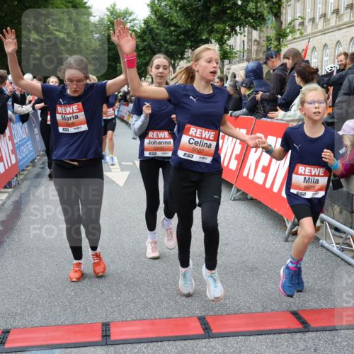 14.06.2026 - REWE Women's Run Strokosch-Dieckow http://msf.ph/oto/9765708 14.06.2026 11:02:09 Ziel 5092, 5121, 5141, 5160, 5170, 5194, 5343, 5398, 5410, 5456, 5518, 5520, 5546, 5586, 5607, 5609, 5610, 5641, 5659, 5853, 5865, 5917, 5992 meine-sportfotos.de