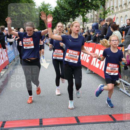 14.06.2026 - REWE Women's Run Strokosch-Dieckow http://msf.ph/oto/9765715 14.06.2026 11:02:09 Ziel 5092, 5121, 5141, 5160, 5170, 5194, 5343, 5398, 5410, 5456, 5518, 5520, 5546, 5586, 5607, 5609, 5610, 5641, 5659, 5853, 5865, 5917, 5992 meine-sportfotos.de