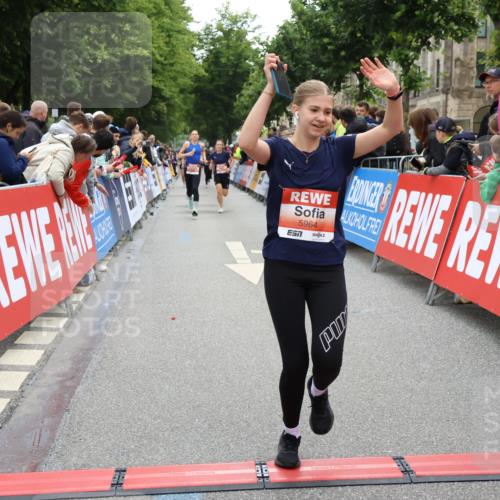 14.06.2026 - REWE Women's Run Strokosch-Dieckow http://msf.ph/oto/9765723 14.06.2026 10:57:05 Ziel 5021, 5074, 5209, 5571, 5583, 5964 meine-sportfotos.de