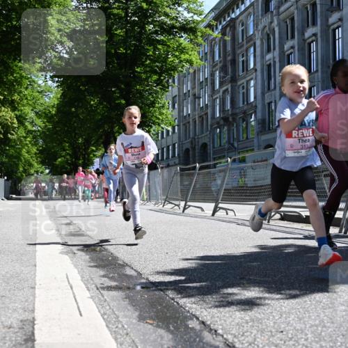 14.06.2026 - REWE Women's Run J. Mangold http://msf.ph/oto/9765731 14.06.2026 11:36:47 Ziel 116, 149, 178, 183, 235, 277, 278, 313, 352, 355, 363 meine-sportfotos.de