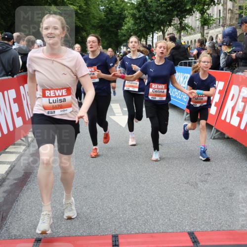 14.06.2026 - REWE Women's Run Strokosch-Dieckow http://msf.ph/oto/9765737 14.06.2026 11:02:08 Ziel 5092, 5121, 5141, 5160, 5170, 5194, 5241, 5343, 5398, 5410, 5456, 5518, 5520, 5546, 5586, 5607, 5609, 5610, 5641, 5659, 5853, 5865, 5917, 5992 meine-sportfotos.de